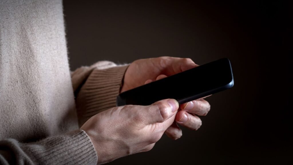 Policia prende especialista em desbloqueio de celular