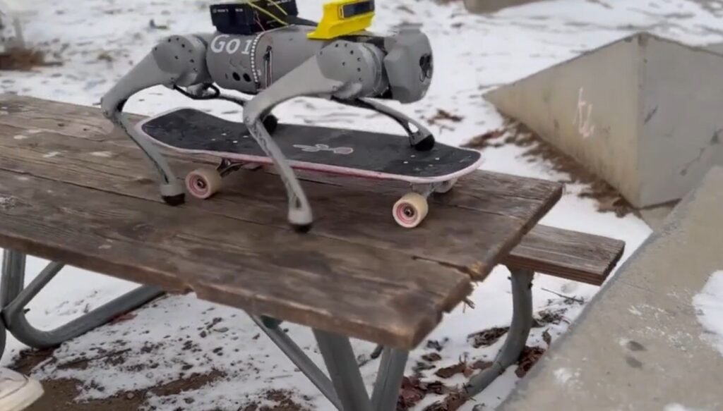 Robo andando de skate